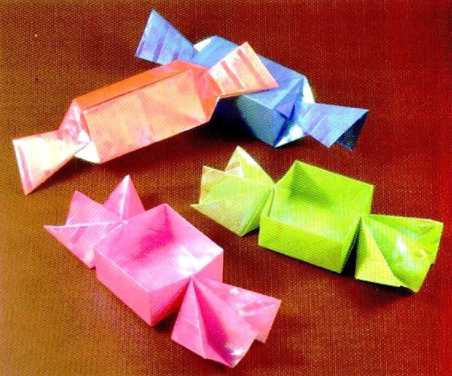 糖果形小盒子的折纸教程